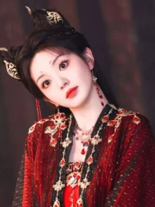 Thiếu nữ cổ trang với khí chất huyền huyễn, ảnh bìa truyện Phu Quân Của Ta Dùng Tình Yêu Để Lập Mưu – Mọt Truyện Chill