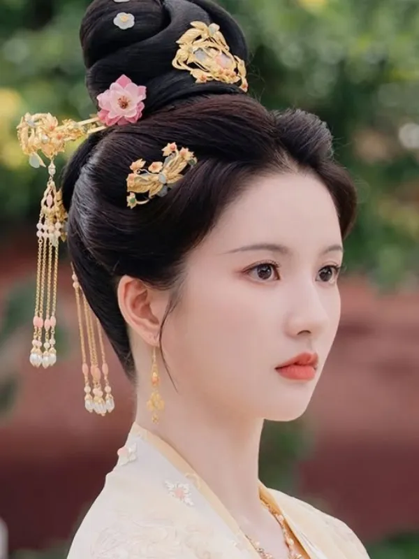 Ảnh bìa truyện Phương Thảo Thành Lan, nữ chính trùng sinh báo thù, nữ cường vả mặt trong thâm cung